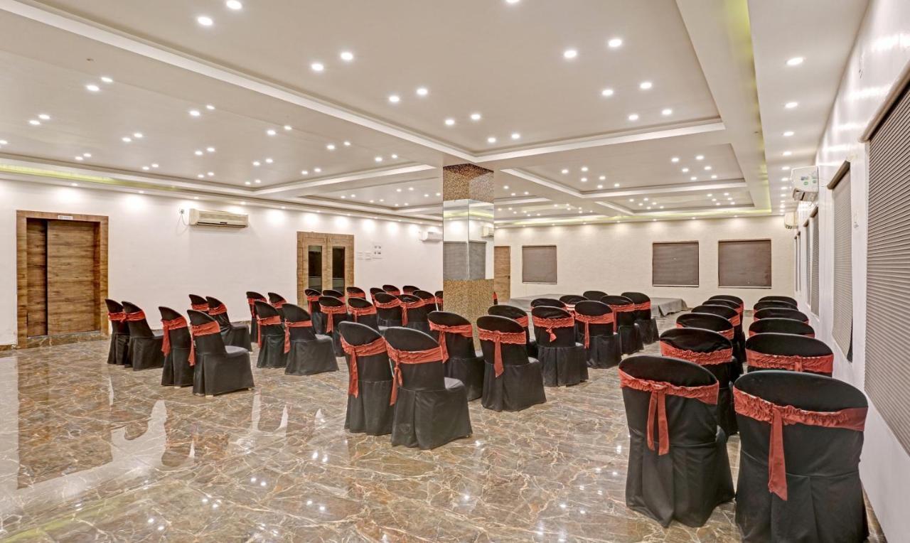 Treebo Varsha Palace 奥兰加巴德 外观 照片