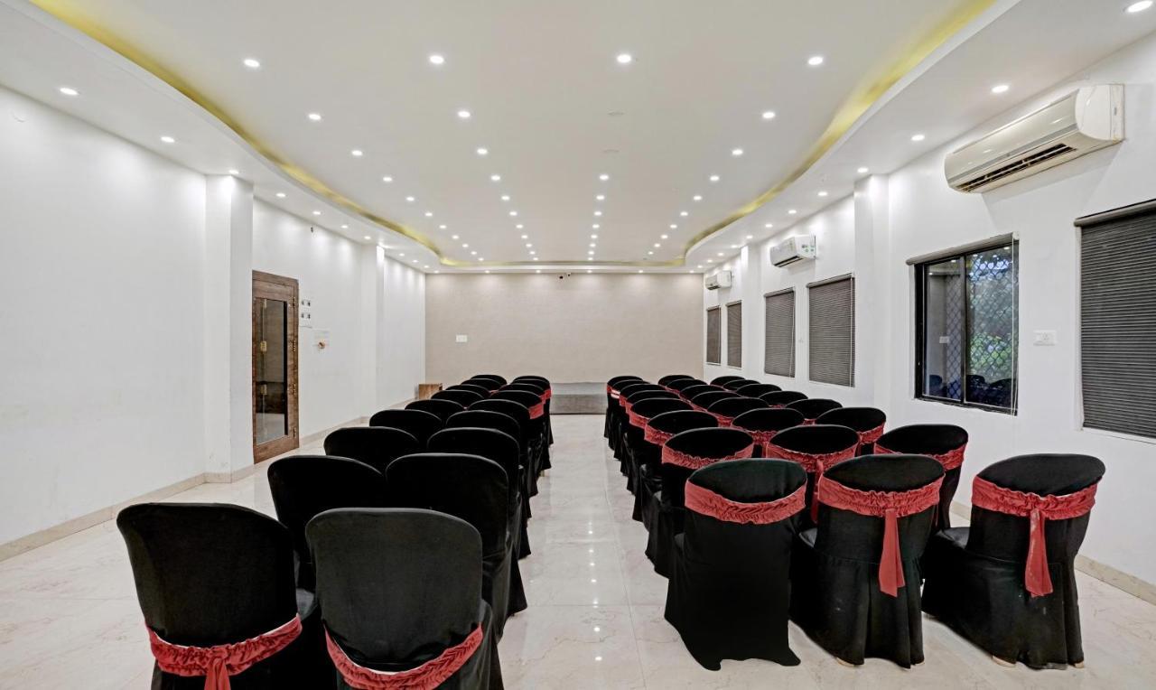 Treebo Varsha Palace 奥兰加巴德 外观 照片